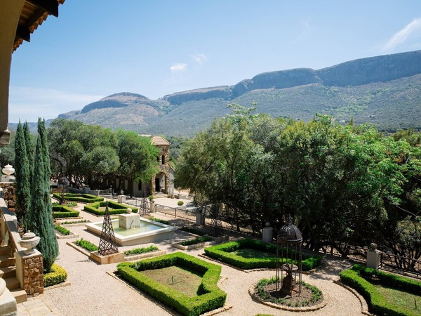 Green Leaves Country Lodge