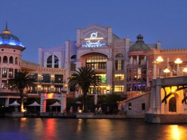 Island Club Hotel & Apartments