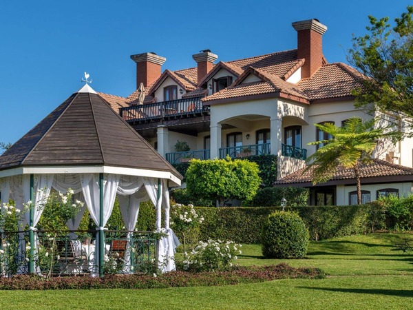 Oliver's Restaurant & Lodge